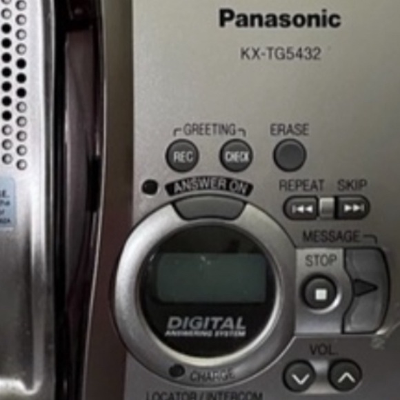 EUC Panasonic Digital House Phone Built In answering machine Model# KX-TG5432 - Picture 6 of 10